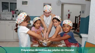 Préparation de cookies aux pépites de chocolat