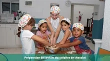 Préparation de cookies aux pépites de chocolat